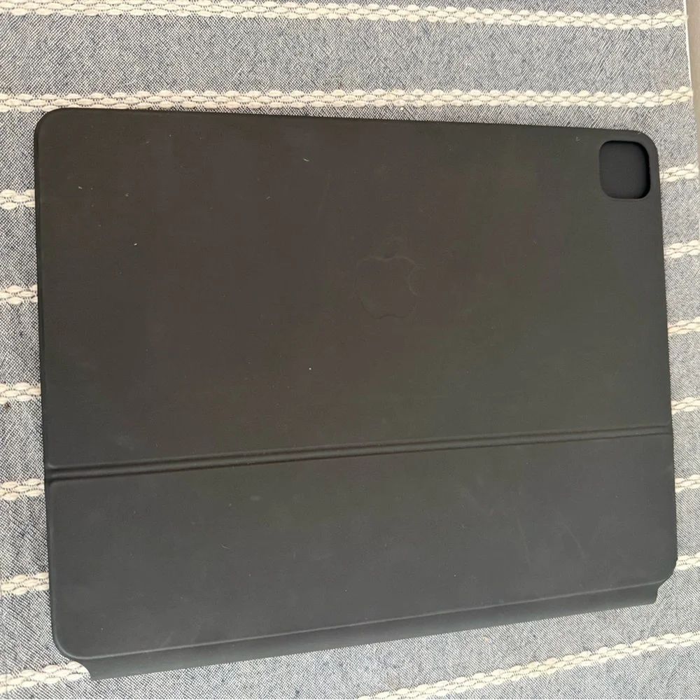 Apple iPad magic Keyboard (for iPad Pro) black